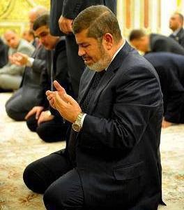 حقيقة الافراج عن محمد مرسي الرئيس المصري السابق زعيم الاخوان المسلمين